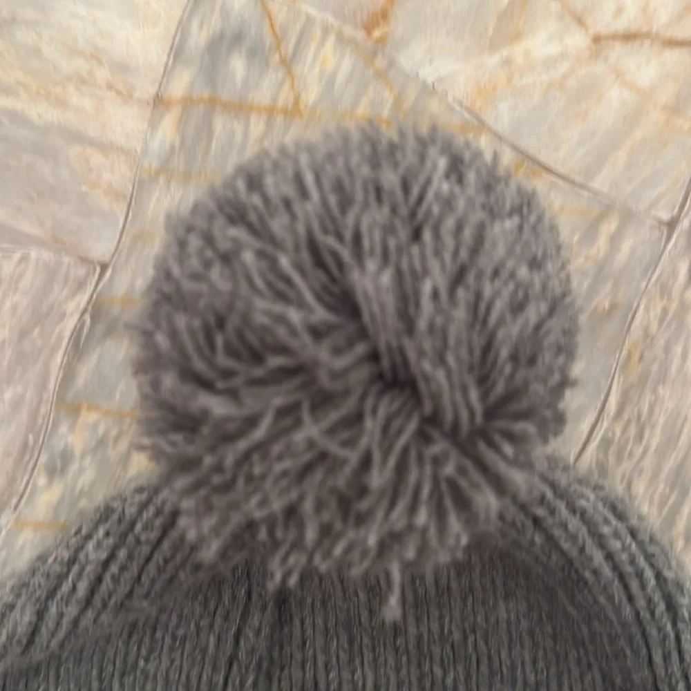 NORTH FACE UNISEX GRAY WOOL HAT with Pom ONE SIZE